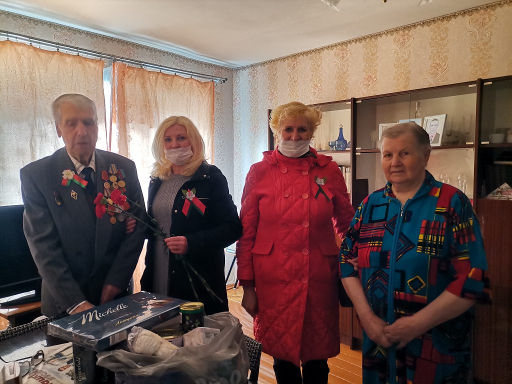 46 ветеранов Великой Отечественной войны получили бесплатные поздравительные наборы продуктов