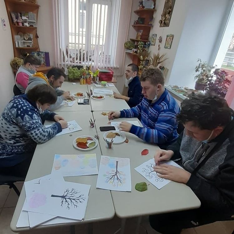 28 октября в ОДПИ г.Полоцка прошёл мастер-класс «Краски осени» в нетрадиционной технике рисования фроттаж