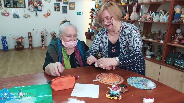 5 ноября в отделении дневного пребывания для граждан пожилого возраста г. Полоцк под руководством волонтёра Ирины Замковской прошёл мастер-класс «Куколка- Колокольчик»
