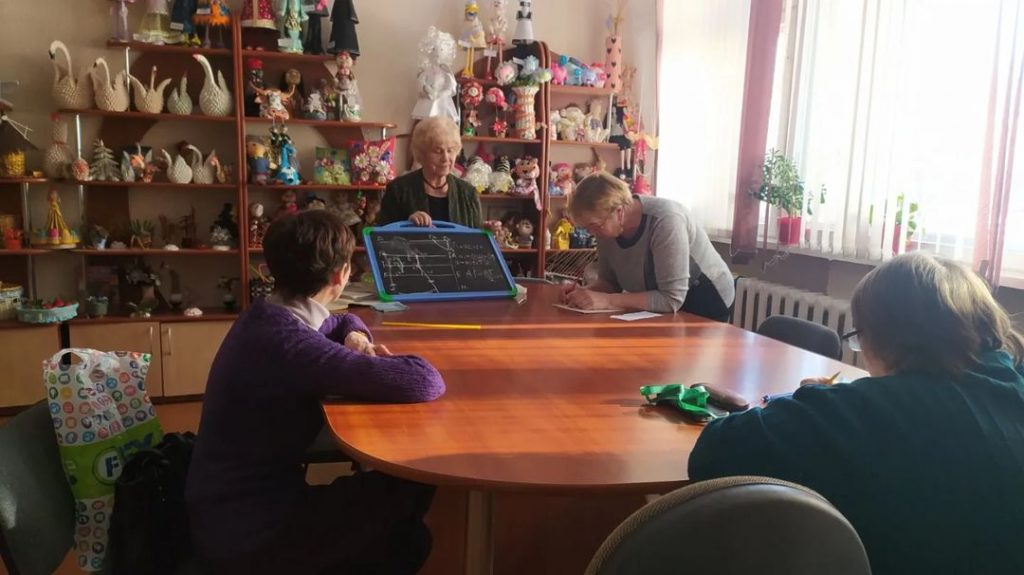 14 февраля в отделении дневного пребывания для граждан пожилого возраста г. Полоцк прошёл мастер-класс кройки и шитья