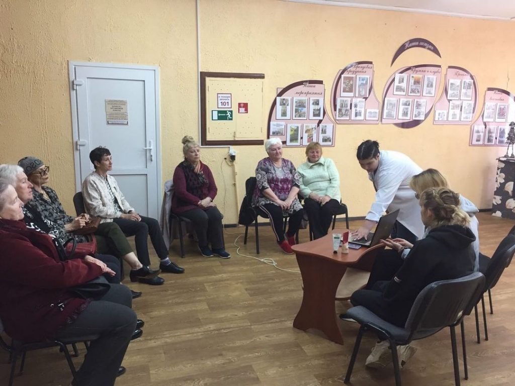 31 мая в отделении дневного пребывания для граждан пожилого возраста г.Полоцка состоялся мастер-класс «Магия красоты для женщин 60+»