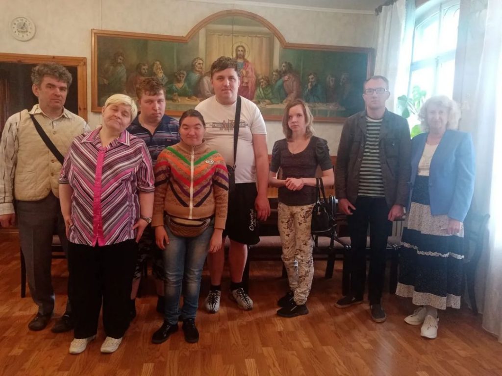 Посетители отделения дневного пребывания для инвалидов г. Полоцка приняли участие в духовно — просветительском мероприятии