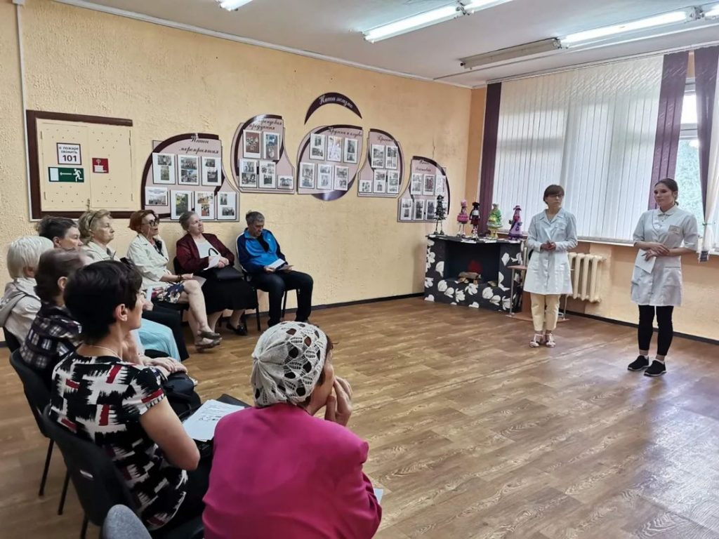 17 июня для граждан пожилого возраста г.Полоцк прошла встреча с волонтёрами Полоцкого государственного медицинского колледжа