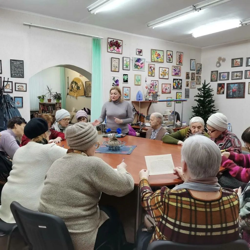 8 декабря в отделении для пожилых граждан по ул.Мариненко, д.42 ГУ “Территориального центра социального обслуживания населения Полоцкого района” состоялось групповое занятие в рамках проекта по профилактике деменции «Школа памяти и интеллекта».