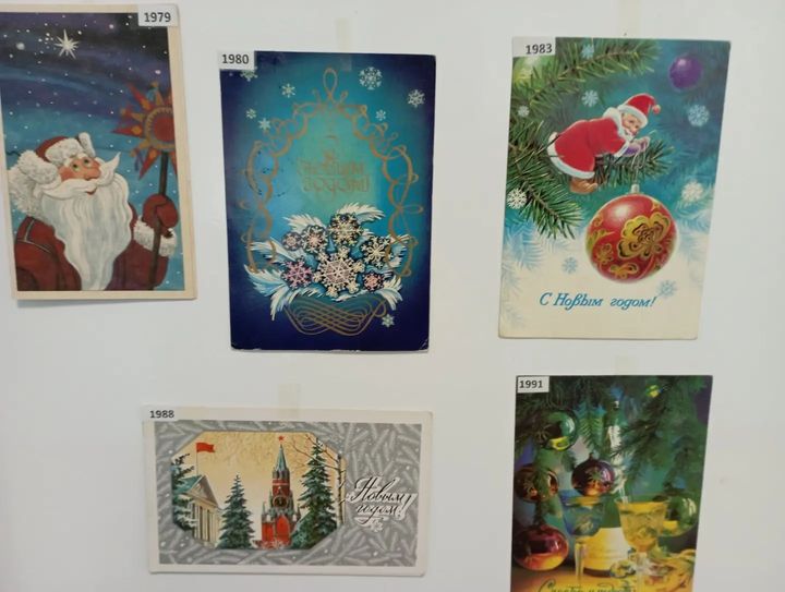 Хотите окунуться в атмосферу новогодних поздравлений советского времени, приглашаем посетить выставку ретро открыток “Прекрасное далеко…”