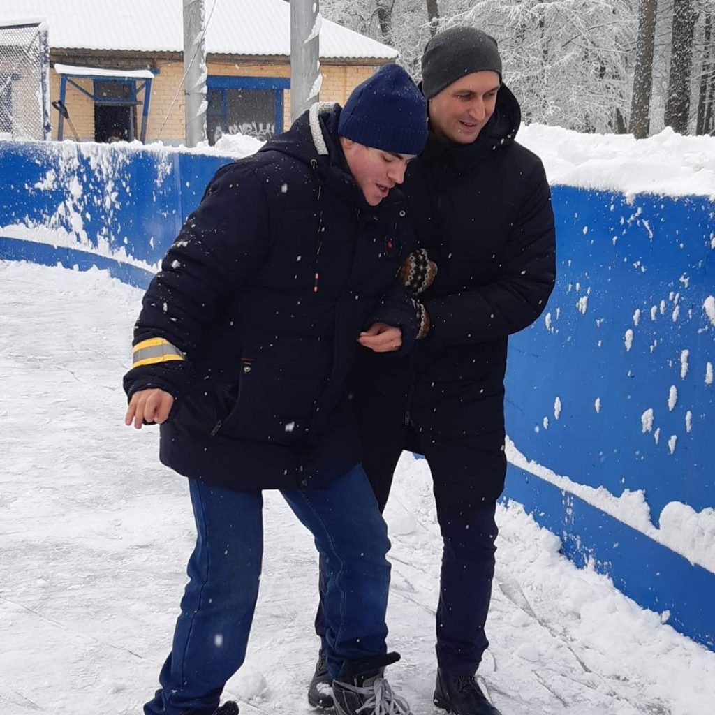 26-27 января посетители отделений дневного пребывания для инвалидов и граждан пожилого возраста г.Полоцка смогли весело и с пользой провести время на ледовой площадке