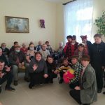 Неделя добра и милосердия продолжает нас радовать своими благотворительными делами и мероприятиями. И сегодня,в первый день календарной зимы, посетители отделений дневного пребывания для граждан пожилого возраста и инвалидов приняли участие в гостиной «Надежда и вера им силы дала» на базе социальных коек «Ветринской участковой больницы».