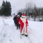 Посетители отделений дневного пребывания для граждан пожилого возраста и инвалидов приняли участие в марафоне по скандинавской ходьбе: «По следам Деда Мороза».