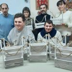 Посетители отделения дневного пребывания для инвалидов г.Полоцка с удовольствием посещают кружок технического творчества «Трудовик», где обучаются мастерству работы с деревом.