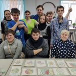Вот мы взяли краски в руки и не стало в доме скуки