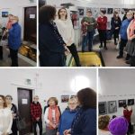 Посетители отделения дневного пребывания для граждан пожилого возраста ГУ «Территориальный центр социального обслуживания населения Полоцкого района» посетили открытие фотовыставки «Страчаная спадчына», которая состоялась в Природно — экологическом музее.